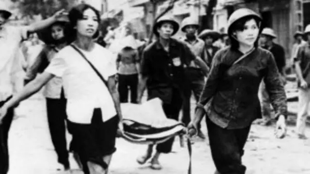 हनोई पर बमबारी के बाद का दृश्य