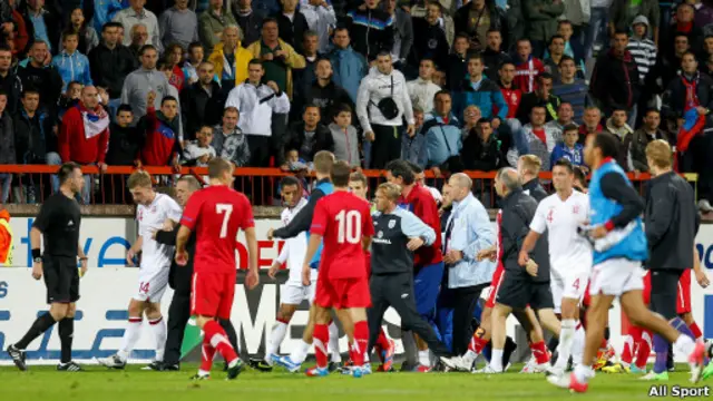 Pertandingan timnas Serbia-Inggris.