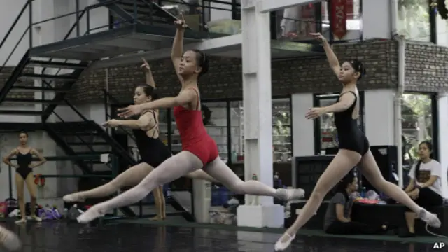 Jessa Balote berlatih ballet.