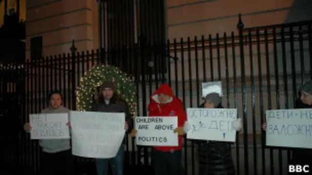 Протесты около генконсульства России в Нью-Йорке