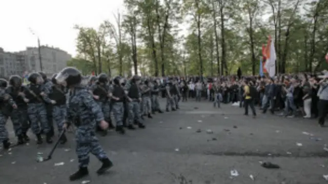 По делу о беспорядках 6 мая 2012 года сейчас проходят более 20 человек