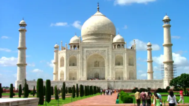 تاج محل کو دیکھنے کے لیے ہر سال لاکھوں سیاح بھارت آتے ہیں