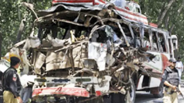 پروسږ کال هم په ګل بېله سیمه کې د دولتي مامورینو پر یو بس ګاډي ورته برید شوی و.