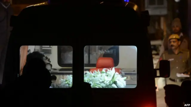 दिल्ली गैंग रेप पीड़िता का शव