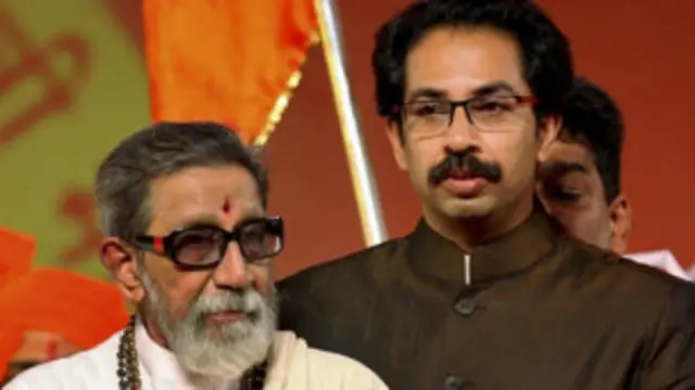 कुछ लोगों का मानना है कि उद्धव ठाकरे अपने पिता जैसी लोकप्रियता कभी नहीं हासिल कर सकते.