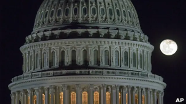 Купол Капитолия при Луне