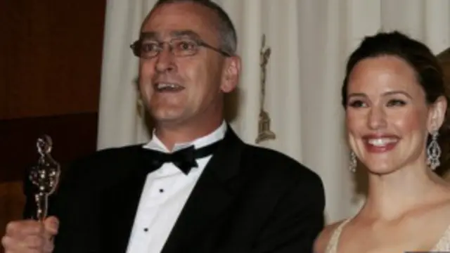 Michael Hopkins saat menerima piala Oscar.