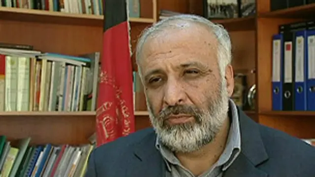 رئیس دبیرخانه شورای عالی صلح افغانستان می‌گوید که کابل و اسلام آباد باید در سیاستهای خود در قبال همدیگر، تجدید نظر کنند