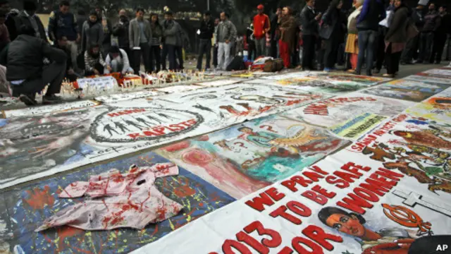 Mengenang korban pemerkosaan di India.