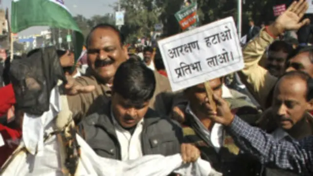 कई लोग आरक्षण का विरोध कर रहे हैं