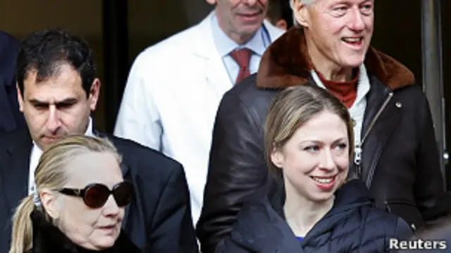 کارل روو نے کہا کہ ہسپتال سے نکلنے کے بعد انھوں نے ایسی عینک لگا رکھی تھی جو صرف دماغی چوٹ کے بعد لگائی جاتی ہے