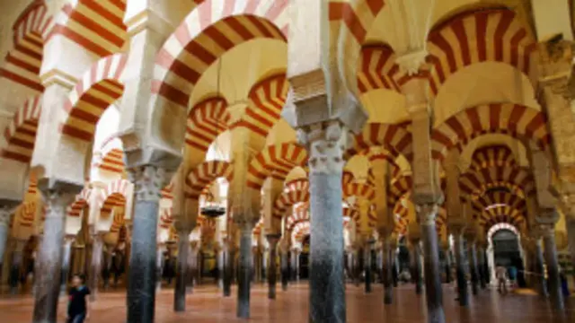 یہاں ہر سال 14 لاکھ سیاح آتے ہیں