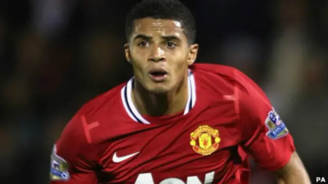 Zeki Fryers pernah enam kali bermain bersama tim utama Manchester United. 