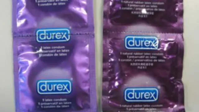 बाएं नकली कंडोम, दाएं असली - पहचान मुश्किल