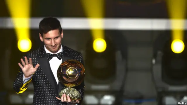 میسي درې ځله د فوټبال ډګر ستره جایزه ګولډن ګلوب هم ګټلې