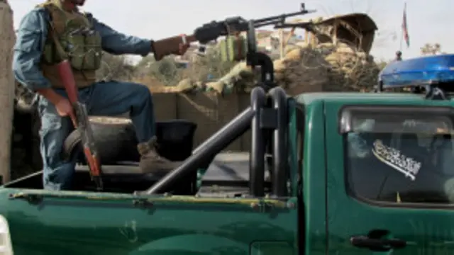阿富汗警察和警車（資料圖片）
