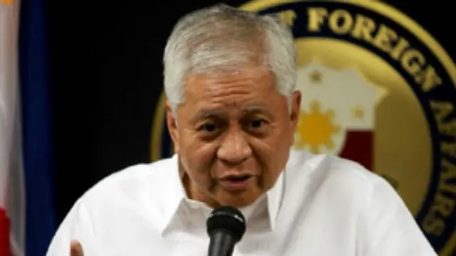 罗萨里奥说，如果中国坚持对联合开发地区拥有主权，菲越两国都不接受勘探油气的任何合作。