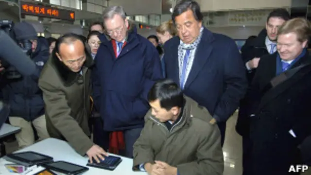 Ông Schmidt mới đây thăm Bắc Hàn . 