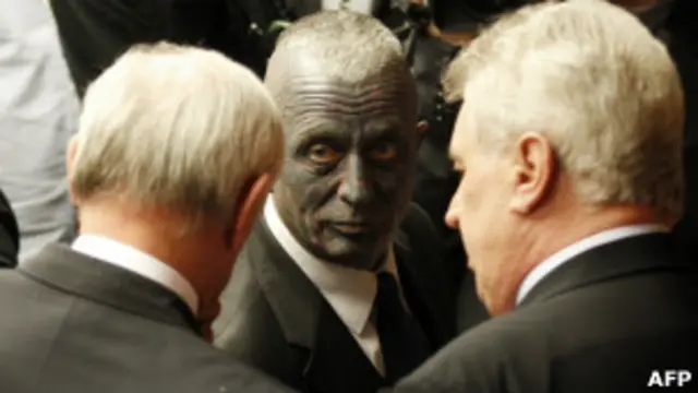 Владимир Франц в окружении других кандидатов в президенты