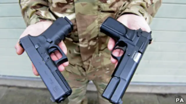 "Глок" (слева) и "Браунинг"