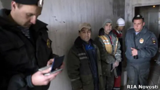 проверка документов у гастарбайтеров