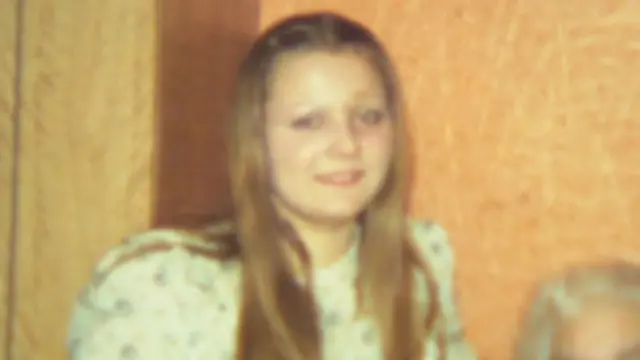 सेविल की शिकार रही देबरा कॉगर बताती हैं कि 14 साल की उम्र में सेविल ने उनका यौन शोषण किया था.