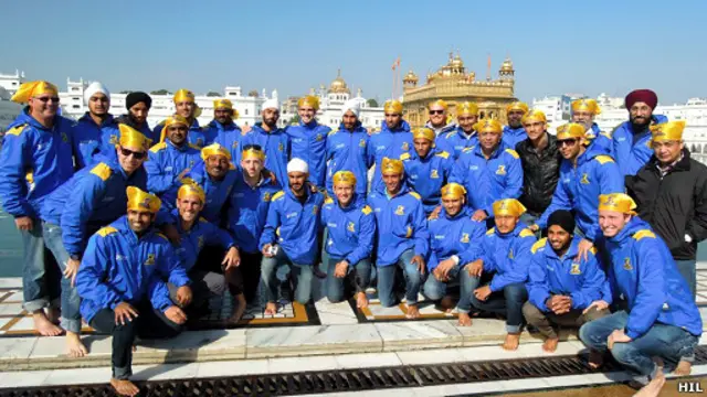 हॉकी लीग की शुरुआत से पहले स्वर्ण मंदिर पहुंची पंजाब वारियर्स की टीम. 
