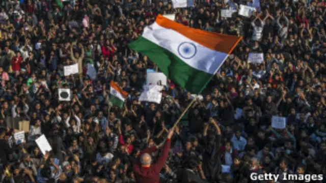 Protes warga India atas kasus perkosaan