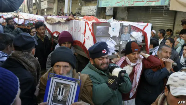 Jenazah korban bom di Quetta.