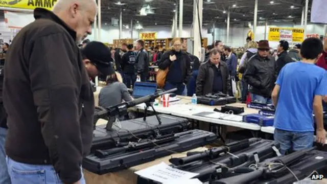 Feria de armas en Howe, Indiana