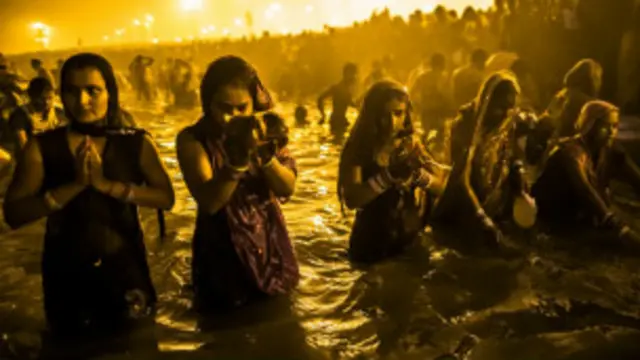 कुंभ में श्रद्धालु