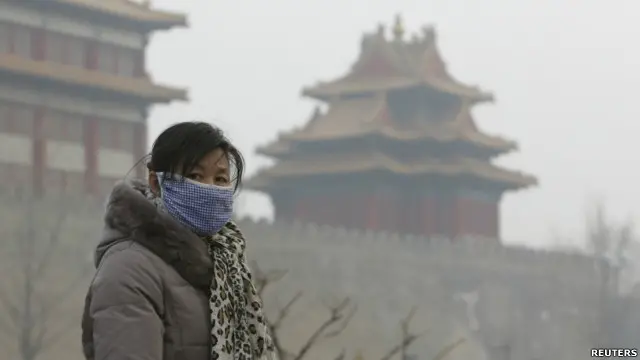 北京雾霾天气,民众带口罩