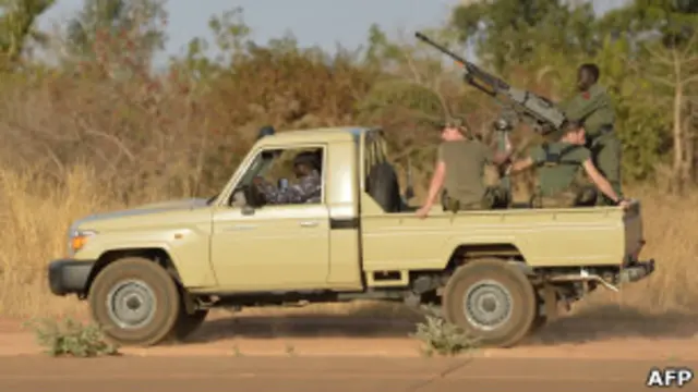 Французские и малийские солдаты