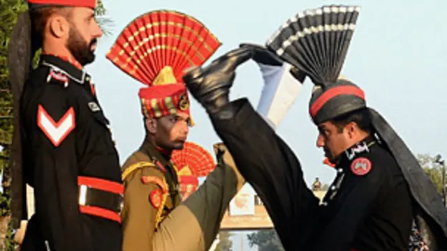 دونوں ممالک کے کارکن گزشتہ تین ماہ سے سرحد پر مشترکہ جشن کی تیاریاں کر رہے تھے