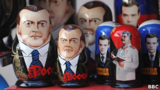 Матрешки с изображением Медведева