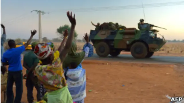 Французская колонна выходит из Бамако