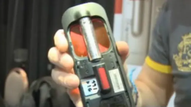 Celular antiguo desarmado