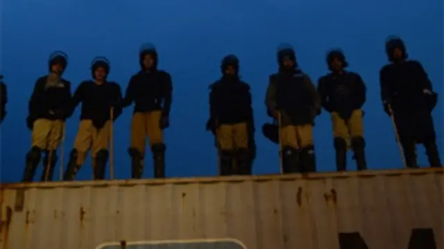 اسلام آباد کے ڈی چوک میں پاکستان تحریکِ انصاف کے احتجاجی مظاہرے کے پیشِ نظر سخت حفاظتی اقدامات کیے گئے ہیں