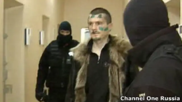 На заседании 24 декабря 2012 года Осмаев попросил, чтобы его дело рассматривал не один, а три судьи.