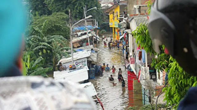Banjir juga akan membangkas daya beli masyarakat.