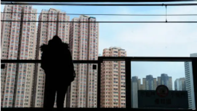 نشرت أرقام يوم الجمعة تظهر تحسنا في أسعار المنازل ومبيعات التجزئة.