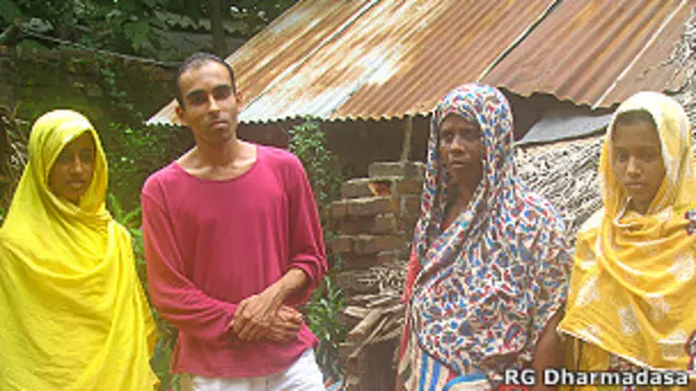 Nimal Samanth with Rizana Nafeek's family