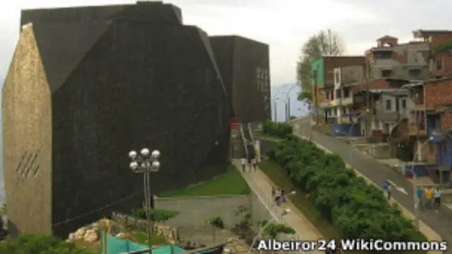 Parque Biblioteca España