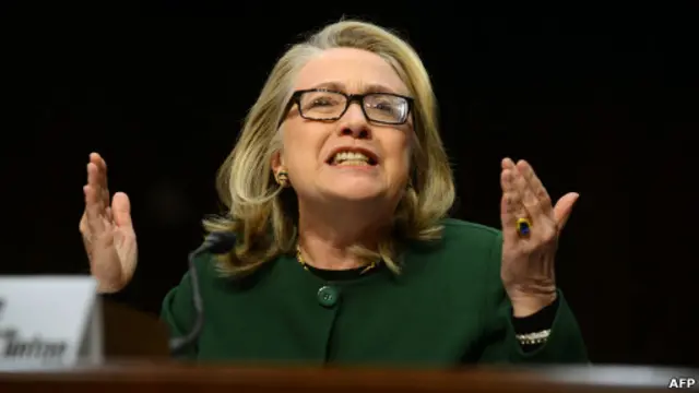 Hillary Clinton memberi keterangan di Senat AS