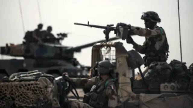 Sojojin Faransa a birnin Savare, kasar Mali