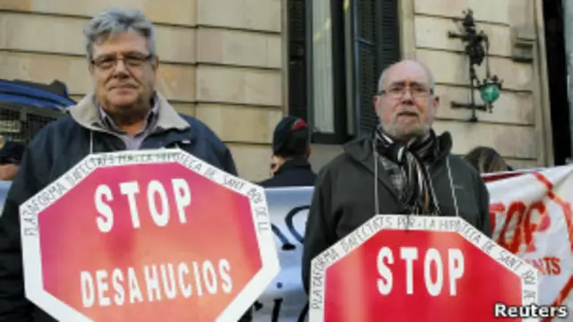Miles de personas se han manifestado en las principales ciudades españolas contra los desahucios.