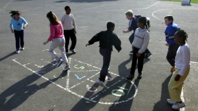 د لوبو د اسانتیاوو د اړوندو نوښتونو له کبله په ټولنو کې د همکارۍ روحیه پیاوړې شوې ده.