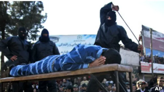 د زنا او بدلمنۍ تور په سعودي کې تر ټولو سخته سزا لري. 