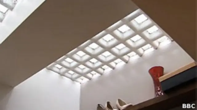 Tragaluz de un antiguo baño público.