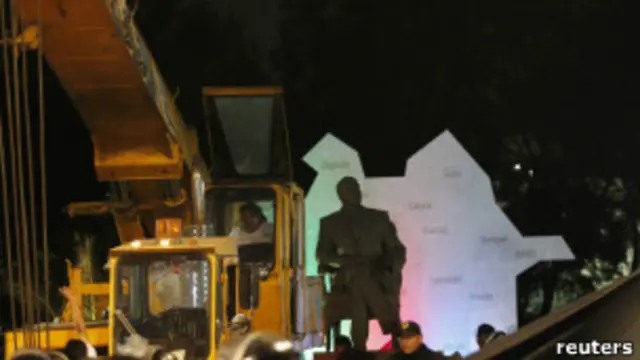 Памятник Алиеву в Мехико